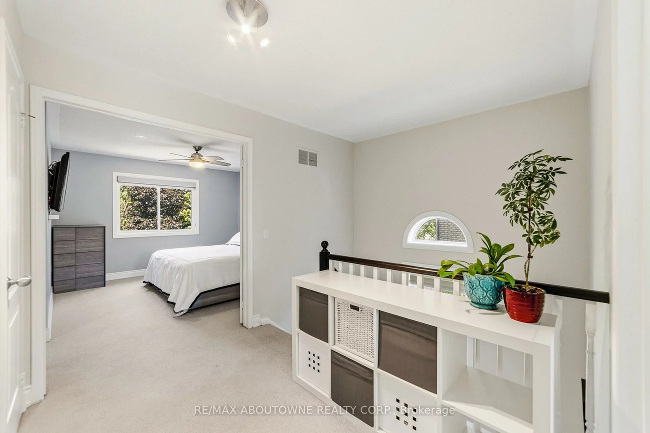 2355, Strawfield, 1015 - RO River Oaks, Oakville