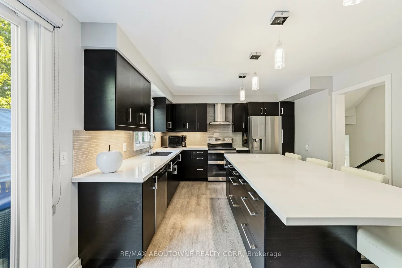 2355, Strawfield, 1015 - RO River Oaks, Oakville