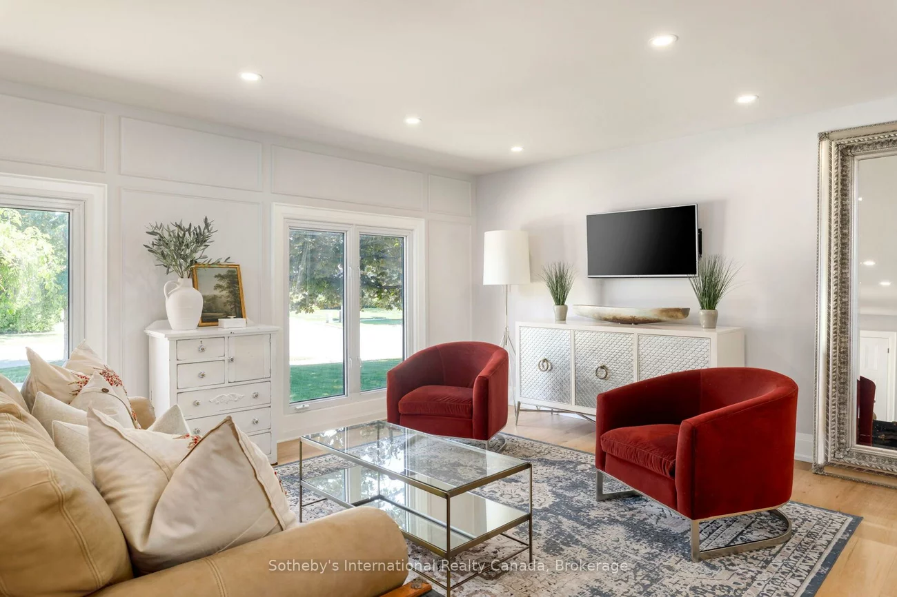 312, Pinegrove, 1020 - WO West, Oakville