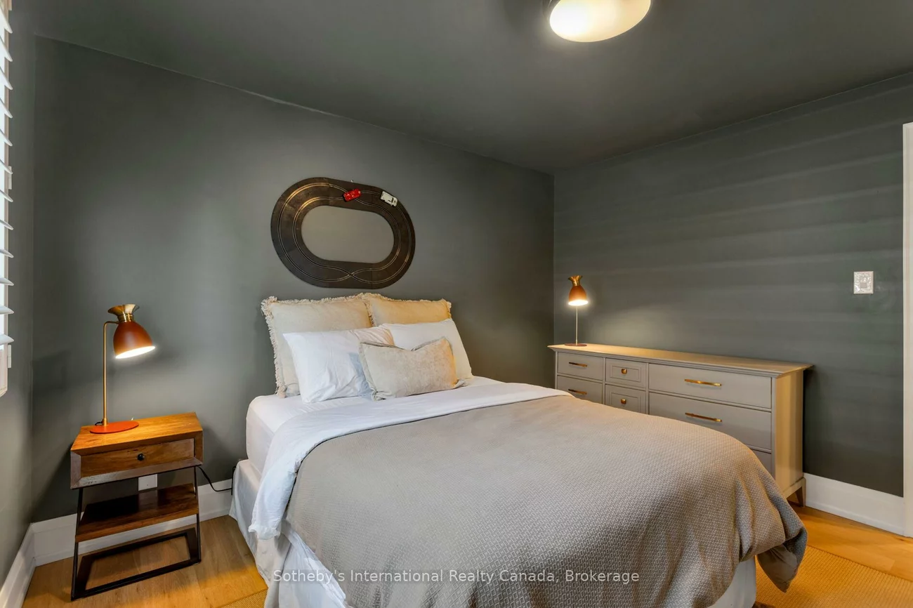 312, Pinegrove, 1020 - WO West, Oakville