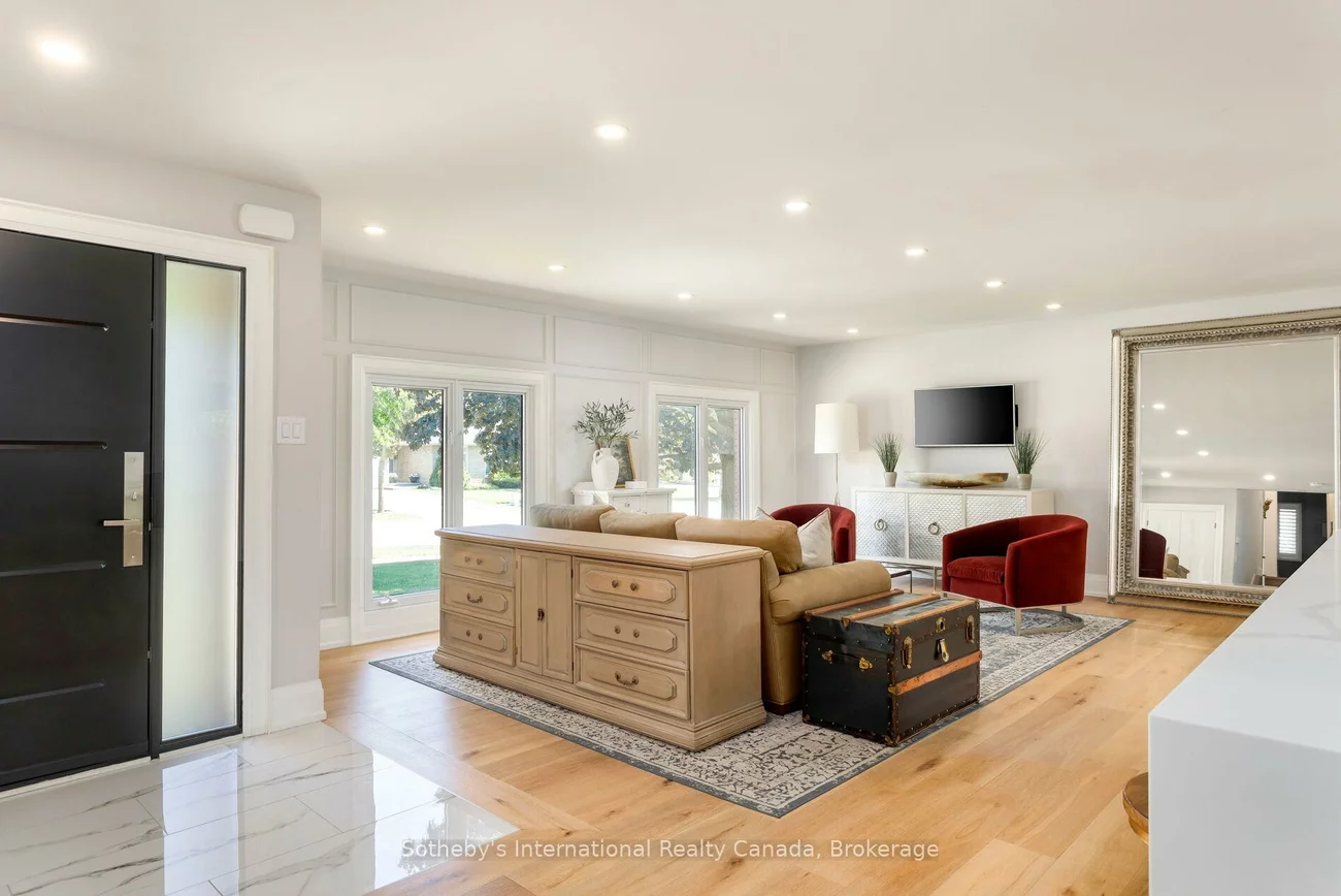 312, Pinegrove, 1020 - WO West, Oakville