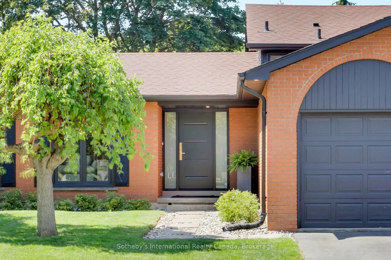 312, Pinegrove, 1020 - WO West, Oakville