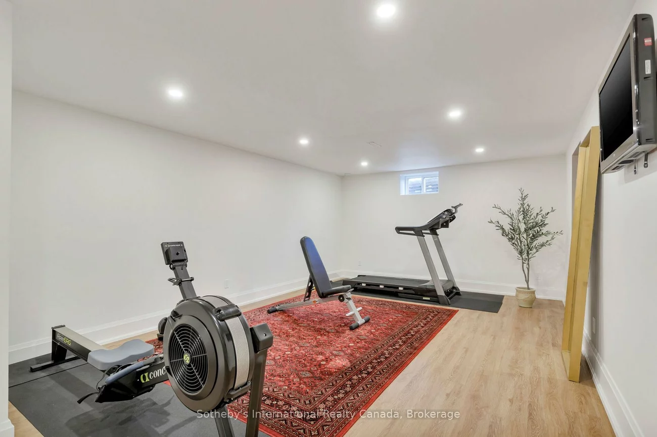 312, Pinegrove, 1020 - WO West, Oakville