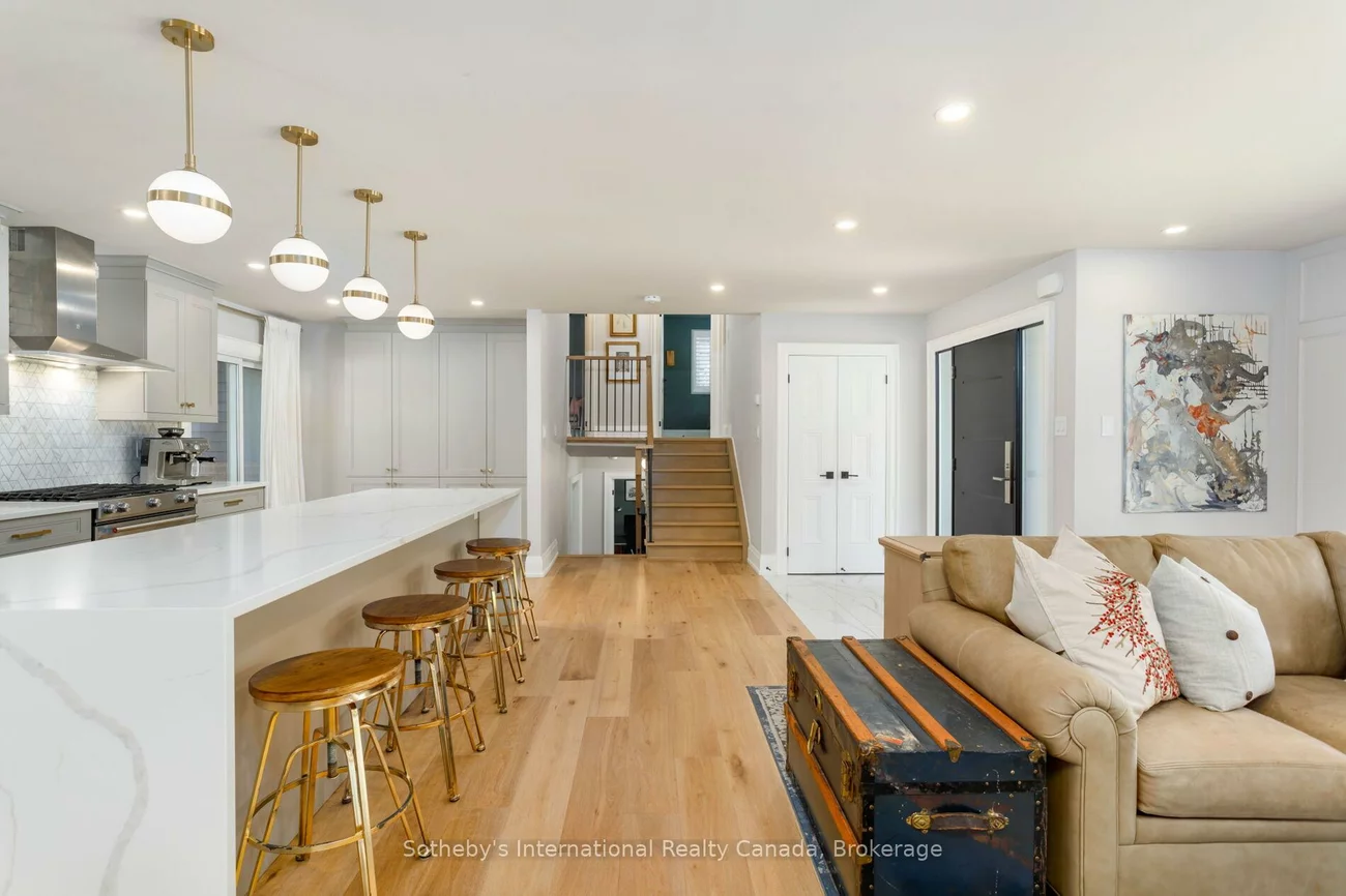 312, Pinegrove, 1020 - WO West, Oakville