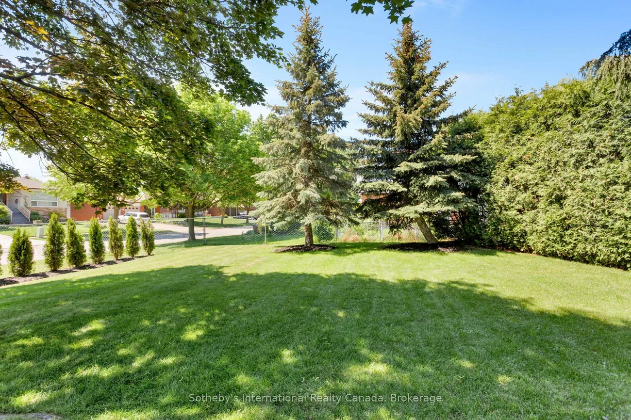 312, Pinegrove, 1020 - WO West, Oakville