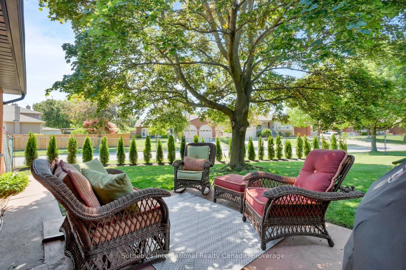 312, Pinegrove, 1020 - WO West, Oakville