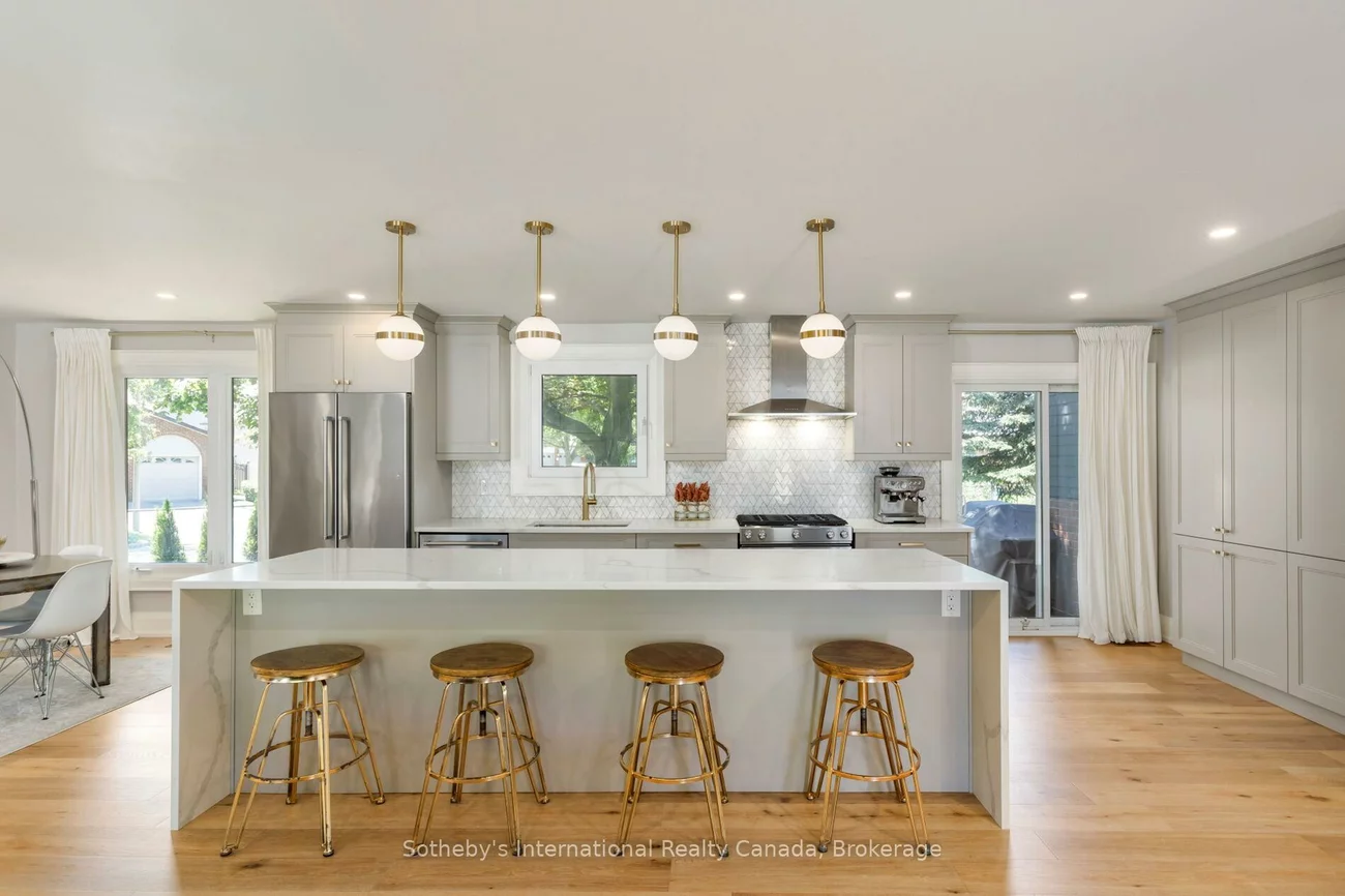 312, Pinegrove, 1020 - WO West, Oakville
