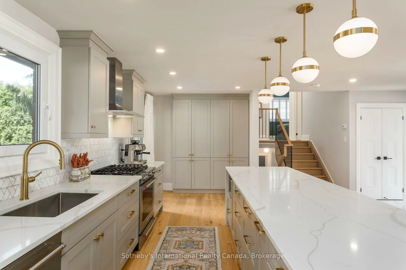 312, Pinegrove, 1020 - WO West, Oakville