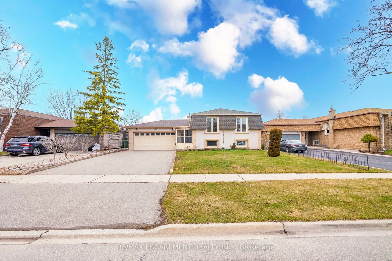 305, Pinegrove, 1020 - WO West, Oakville