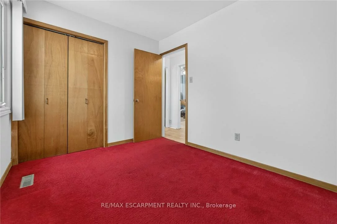 305, Pinegrove, 1020 - WO West, Oakville