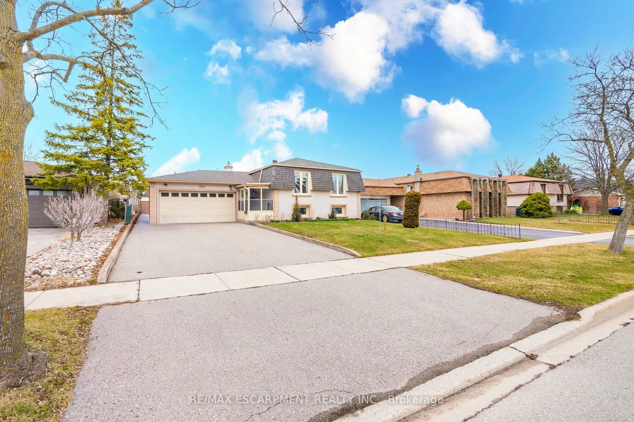 305, Pinegrove, 1020 - WO West, Oakville