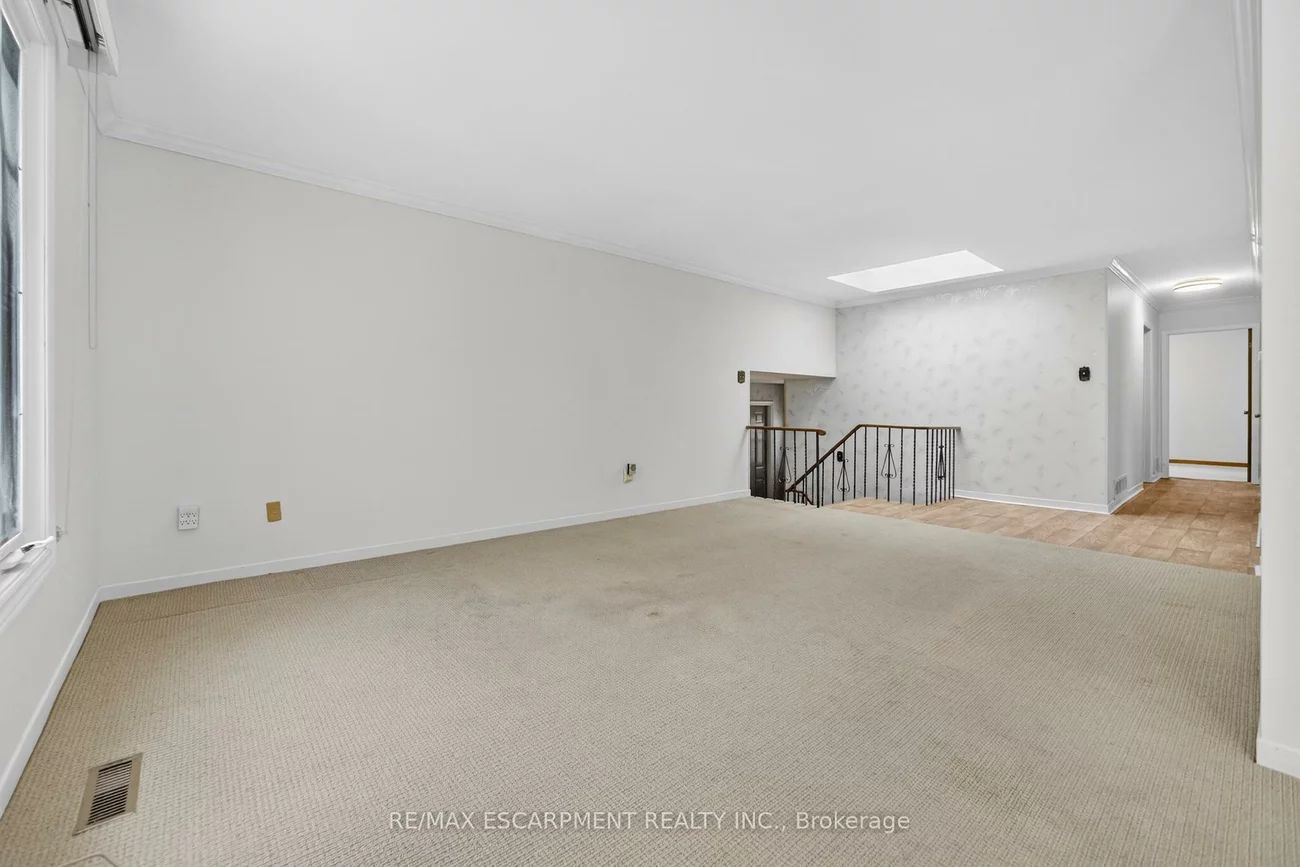305, Pinegrove, 1020 - WO West, Oakville