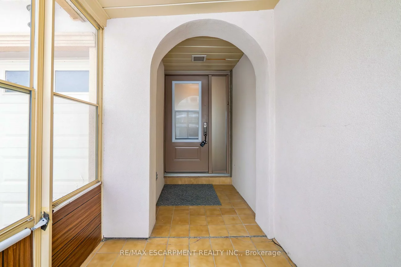 305, Pinegrove, 1020 - WO West, Oakville