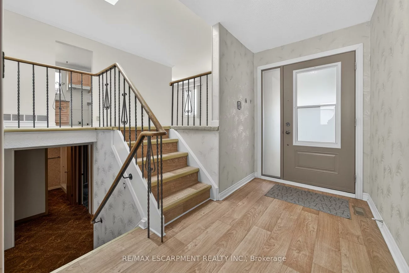 305, Pinegrove, 1020 - WO West, Oakville