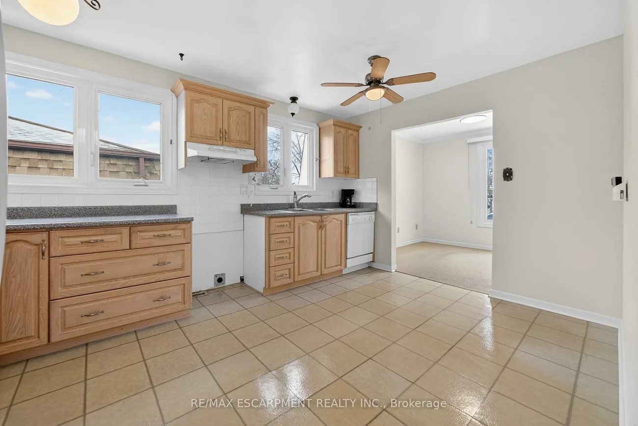 305, Pinegrove, 1020 - WO West, Oakville