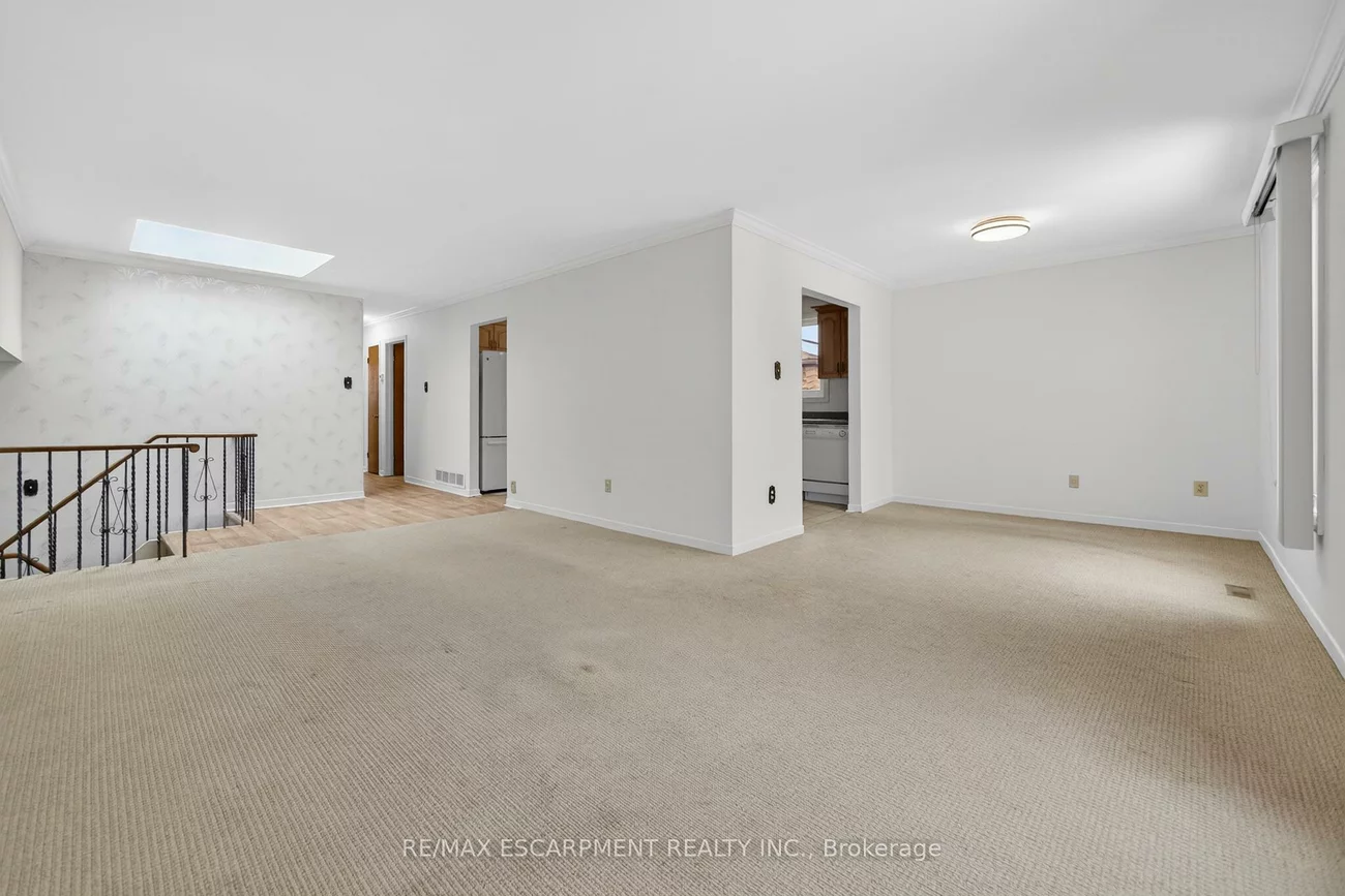 305, Pinegrove, 1020 - WO West, Oakville