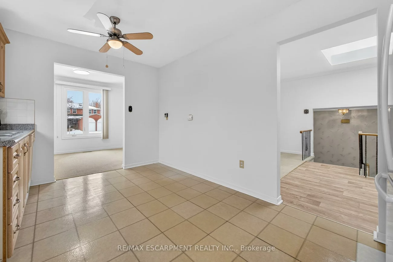 305, Pinegrove, 1020 - WO West, Oakville
