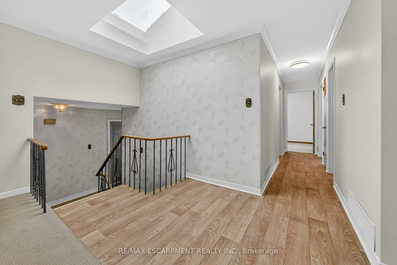 305, Pinegrove, 1020 - WO West, Oakville