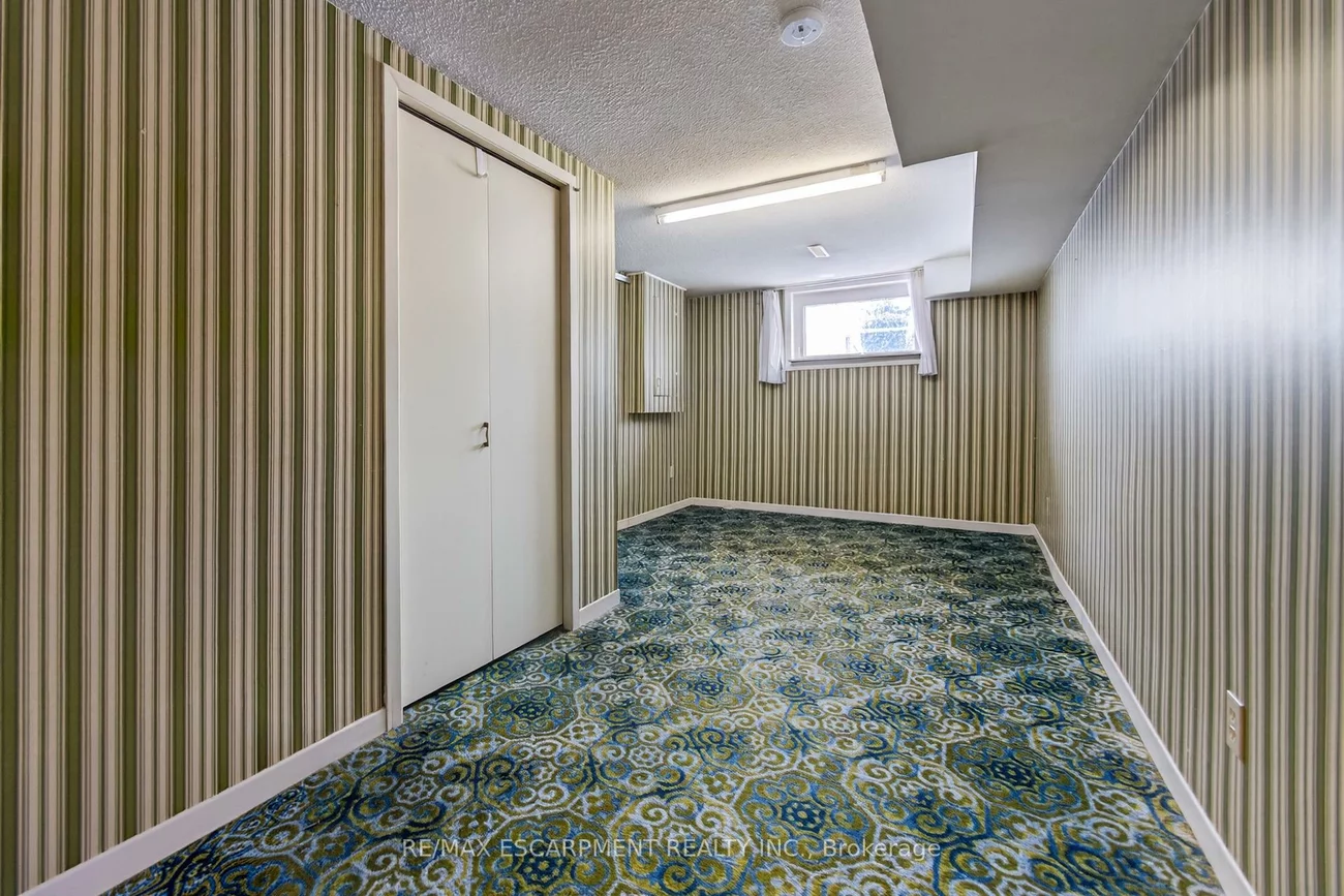 305, Pinegrove, 1020 - WO West, Oakville