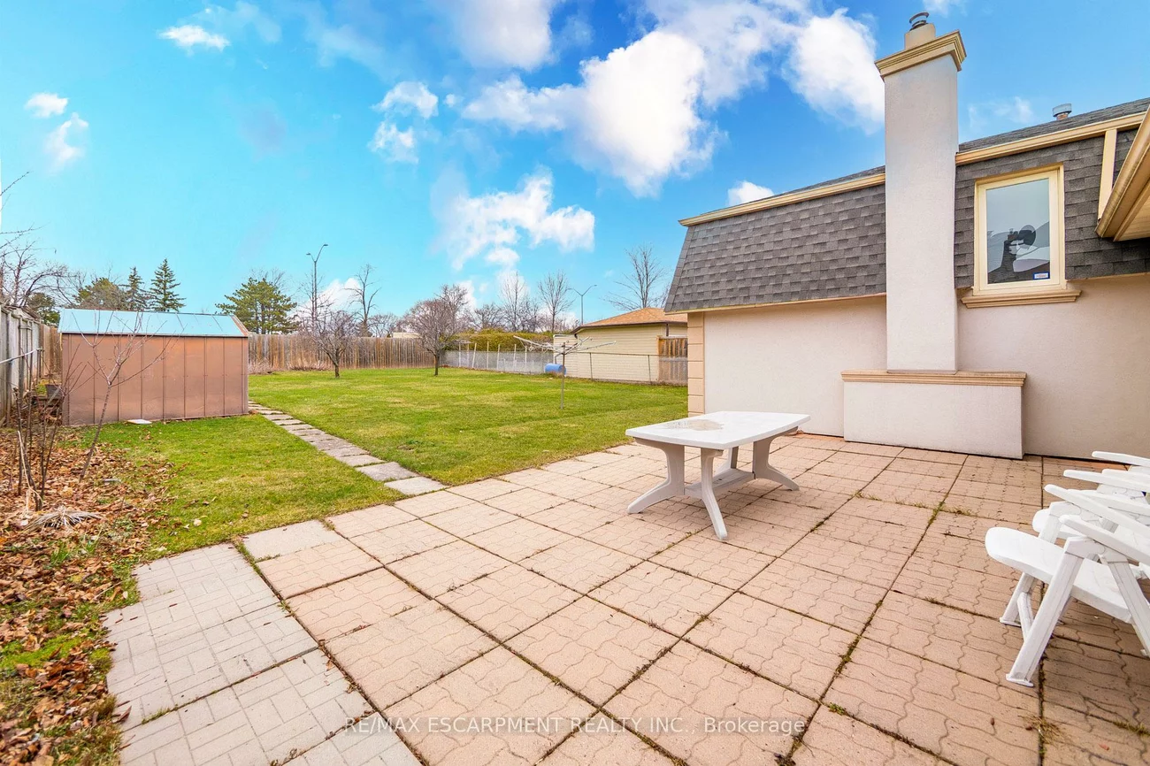 305, Pinegrove, 1020 - WO West, Oakville