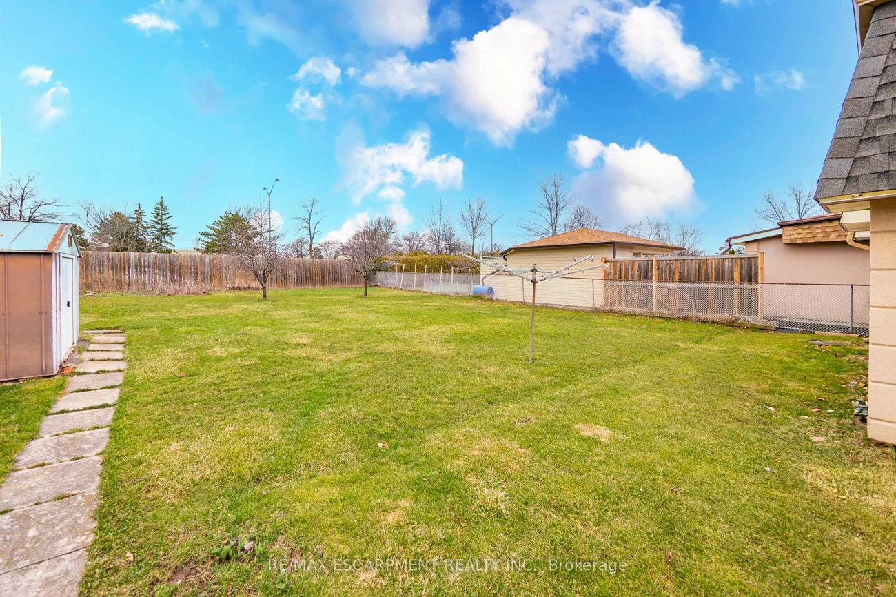 305, Pinegrove, 1020 - WO West, Oakville