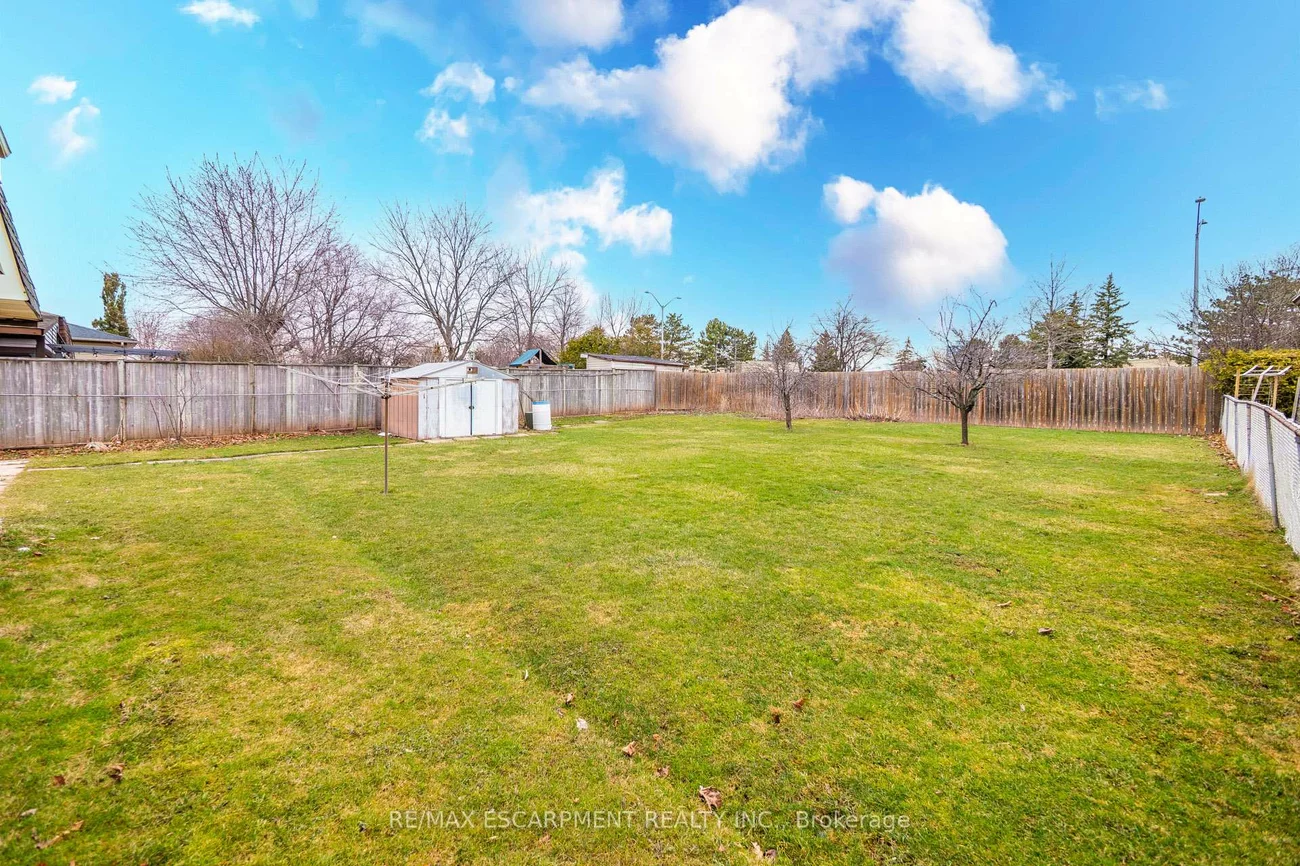 305, Pinegrove, 1020 - WO West, Oakville