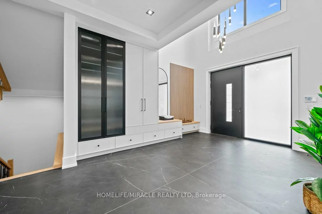 282, Maurice, 1002 - CO Central, Oakville