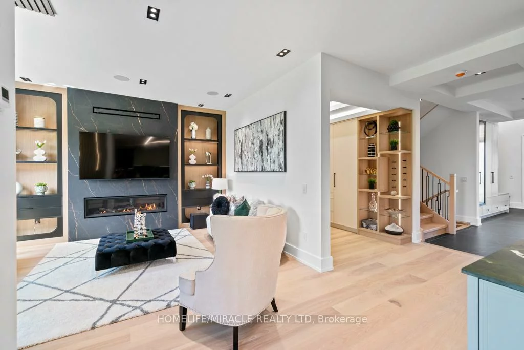 282, Maurice, 1002 - CO Central, Oakville
