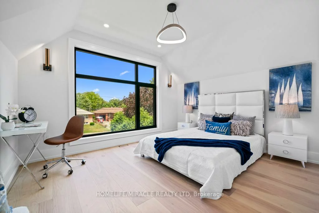 282, Maurice, 1002 - CO Central, Oakville