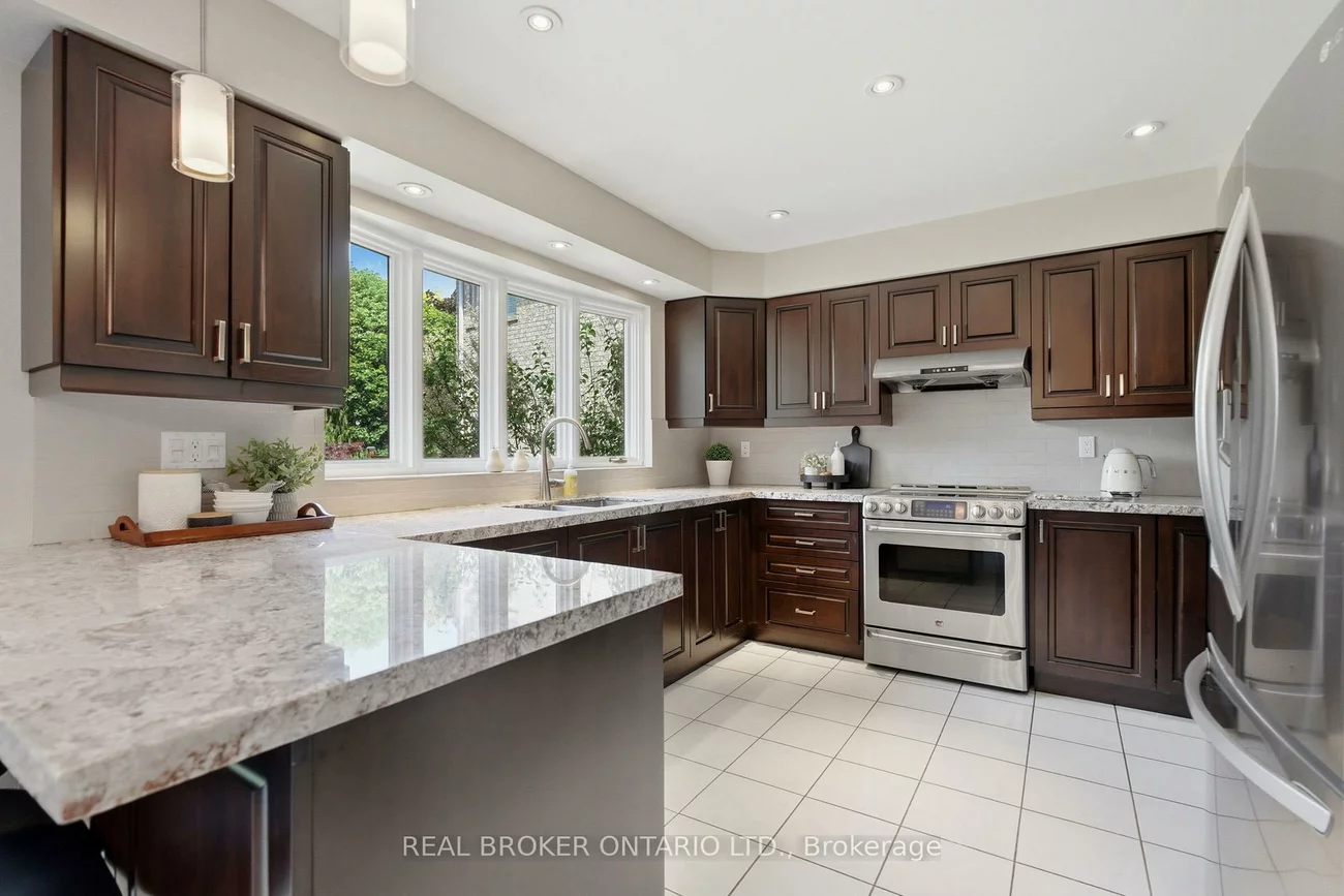 2205, Shaftesbury, 1009 - JC Joshua Creek, Oakville
