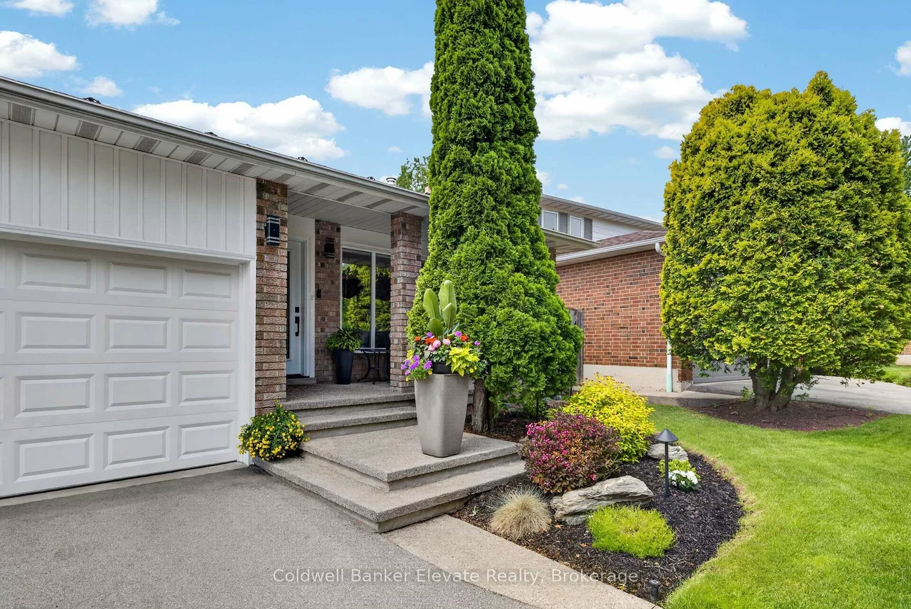 1432, Livingston, 1005 - FA Falgarwood, Oakville