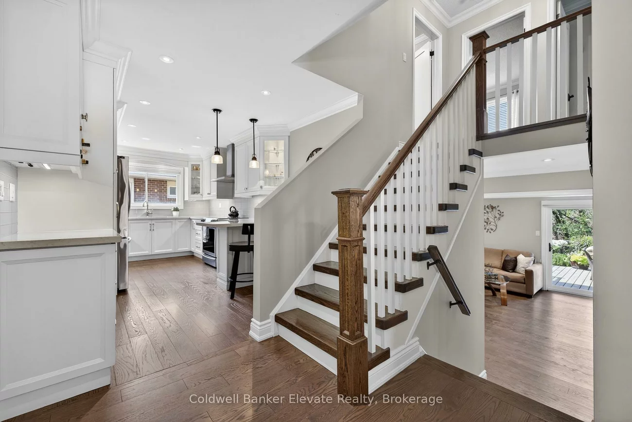 1432, Livingston, 1005 - FA Falgarwood, Oakville