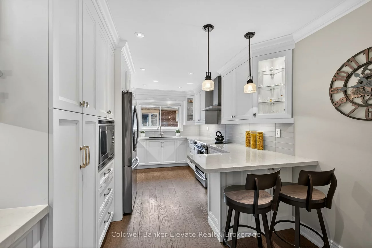 1432, Livingston, 1005 - FA Falgarwood, Oakville
