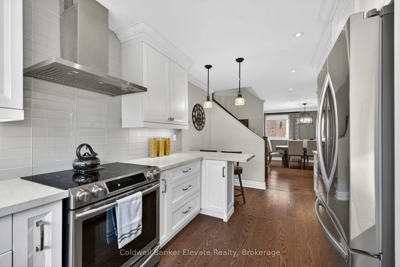 1432, Livingston, 1005 - FA Falgarwood, Oakville