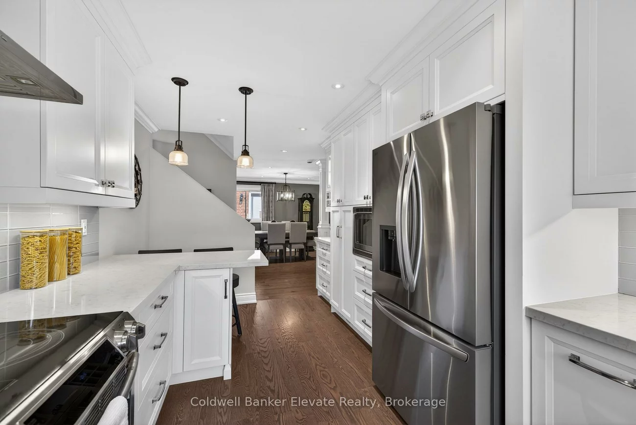 1432, Livingston, 1005 - FA Falgarwood, Oakville