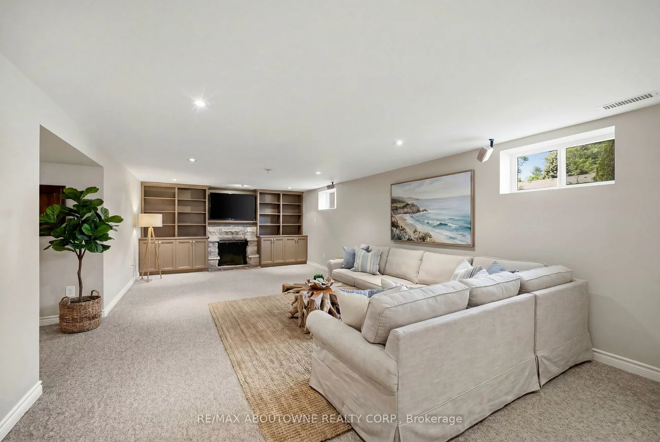 253, Maurice, 1002 - CO Central, Oakville