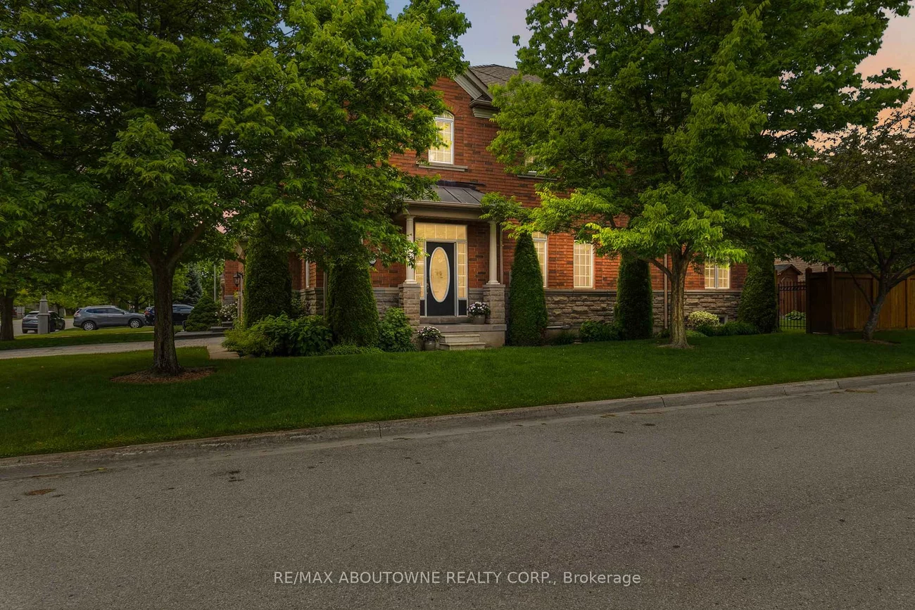 240, Duskywing, 1001 - BR Bronte, Oakville