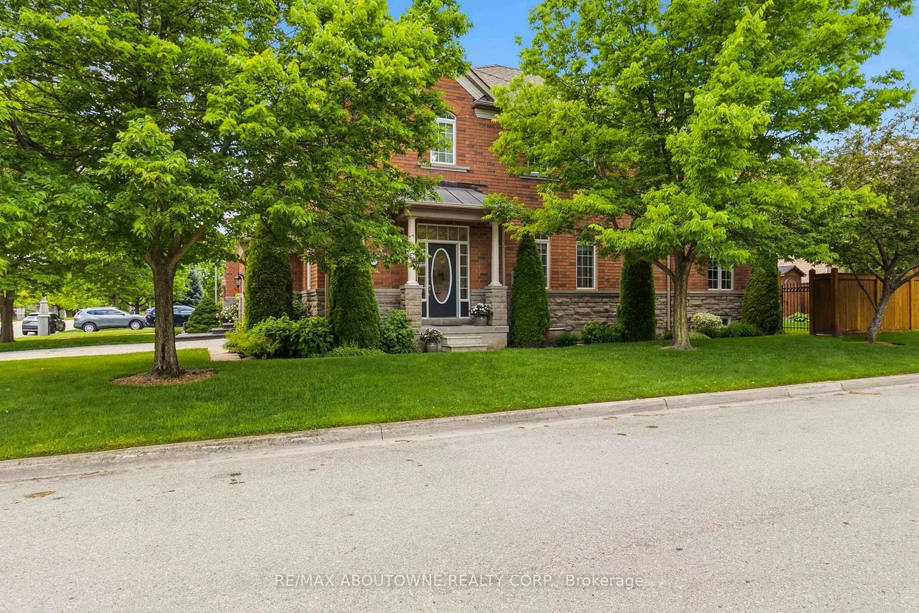 240, Duskywing, 1001 - BR Bronte, Oakville