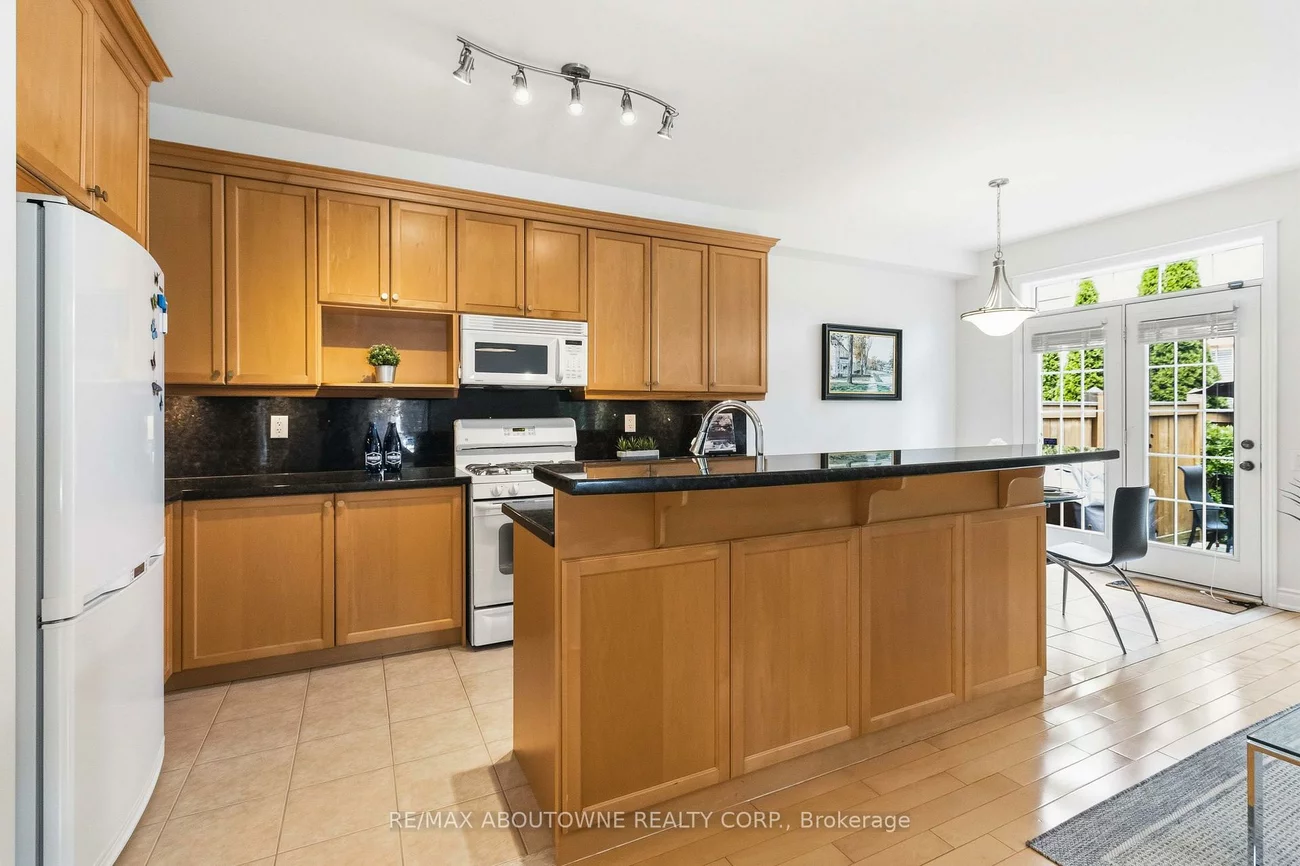 240, Duskywing, 1001 - BR Bronte, Oakville