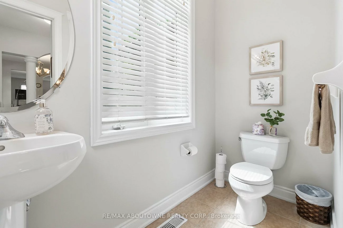240, Duskywing, 1001 - BR Bronte, Oakville