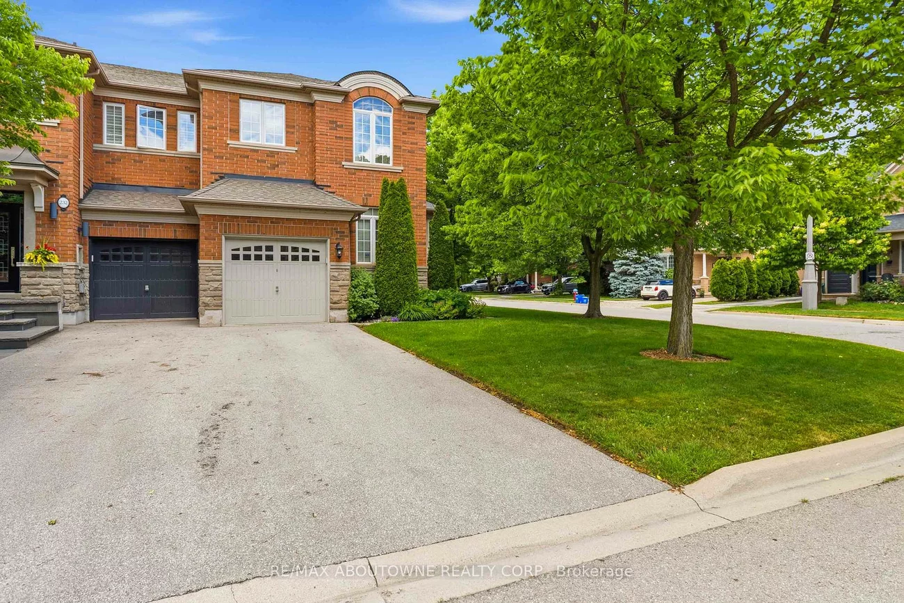 240, Duskywing, 1001 - BR Bronte, Oakville