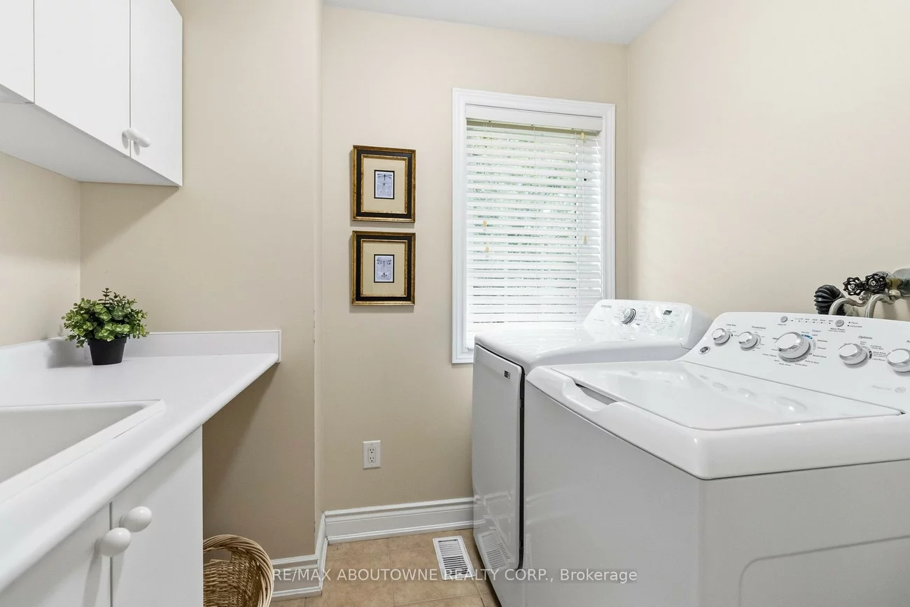 240, Duskywing, 1001 - BR Bronte, Oakville