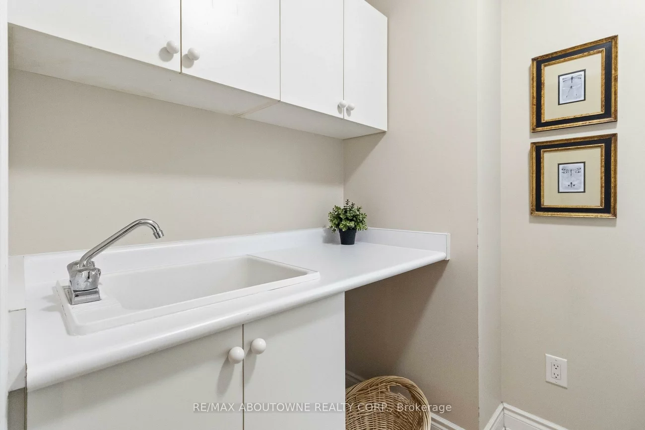 240, Duskywing, 1001 - BR Bronte, Oakville