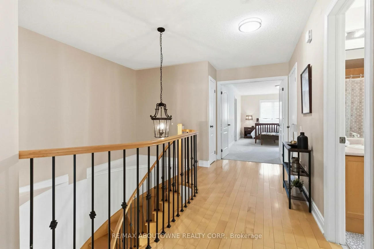 240, Duskywing, 1001 - BR Bronte, Oakville