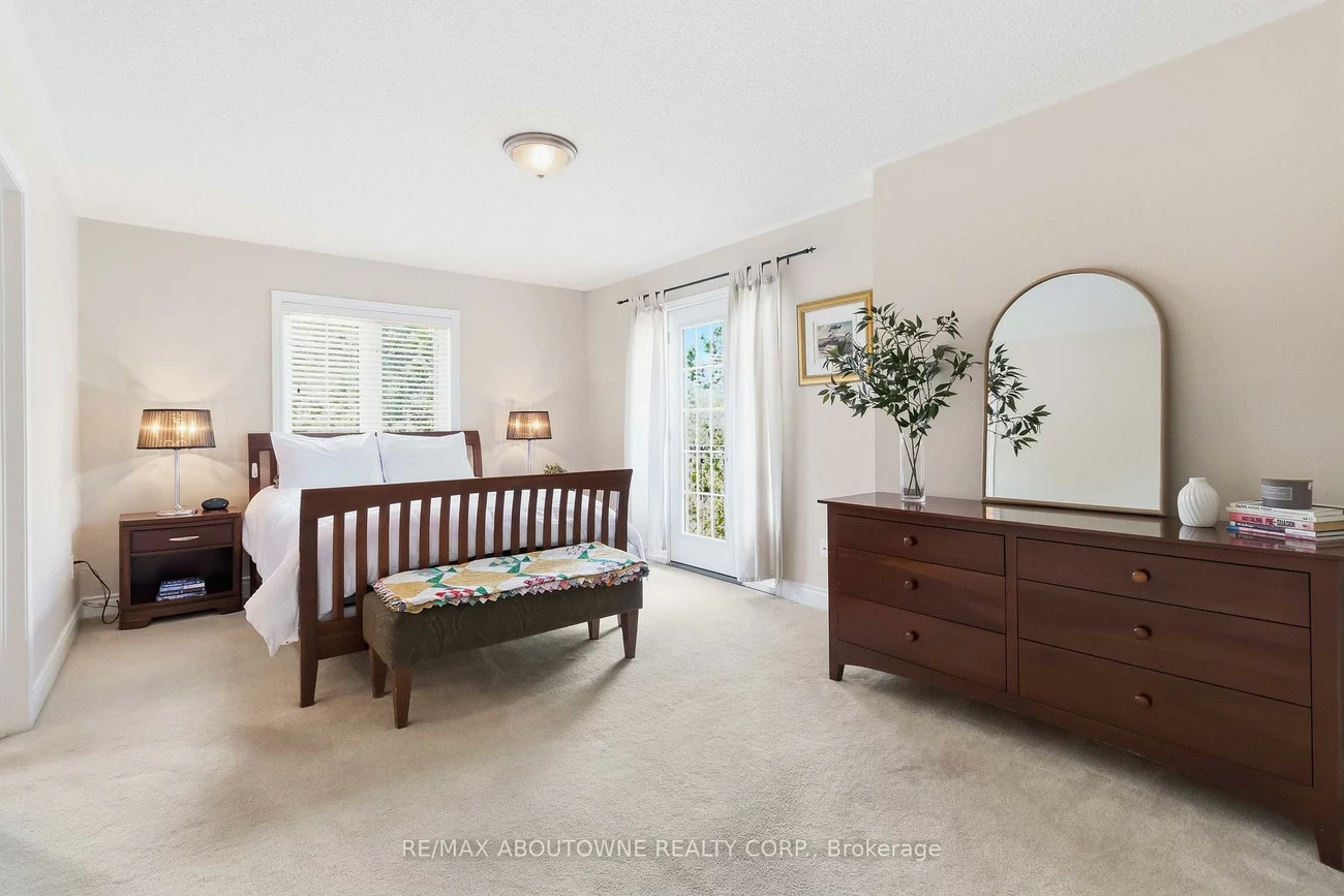 240, Duskywing, 1001 - BR Bronte, Oakville