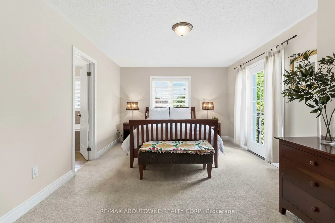 240, Duskywing, 1001 - BR Bronte, Oakville