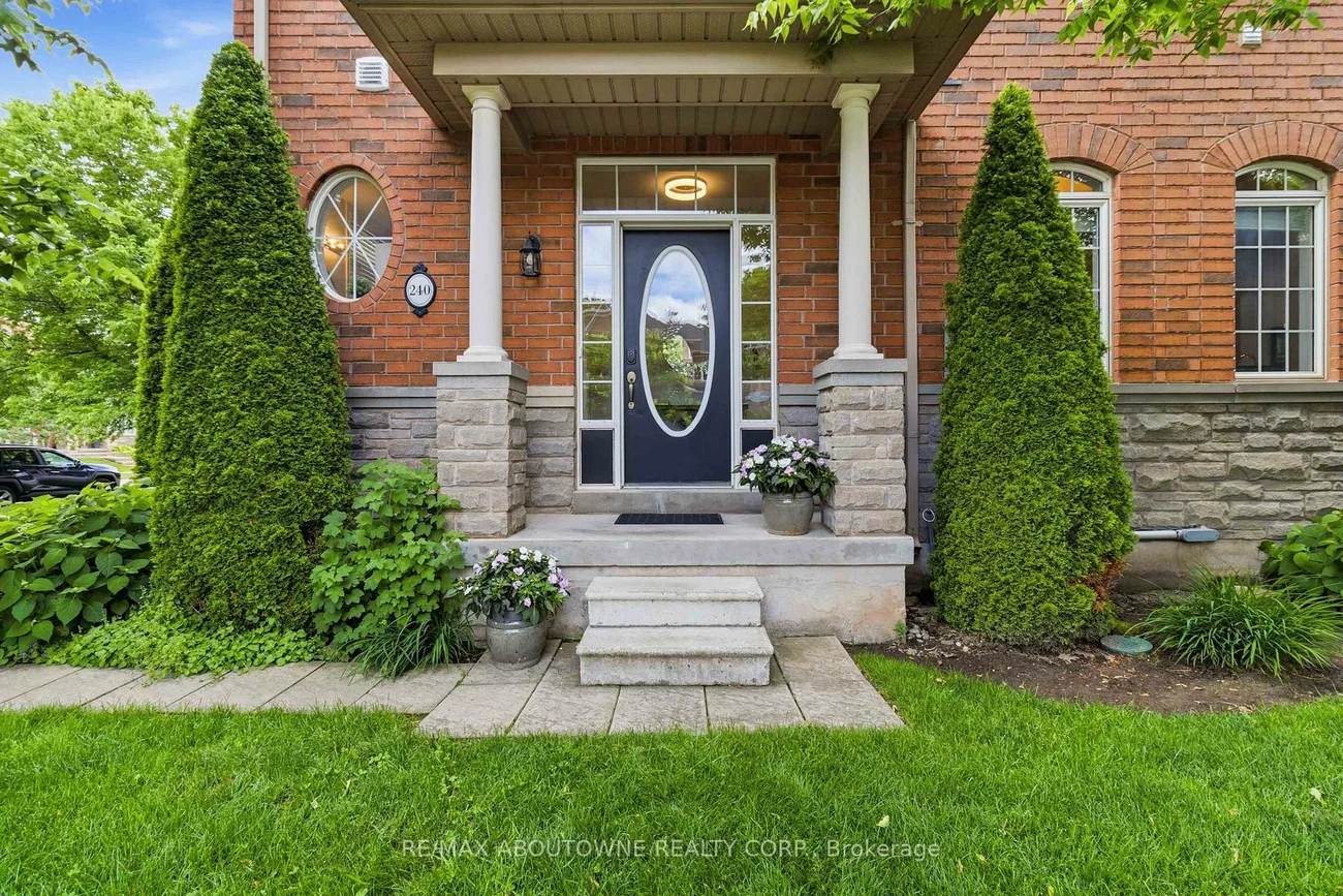 240, Duskywing, 1001 - BR Bronte, Oakville