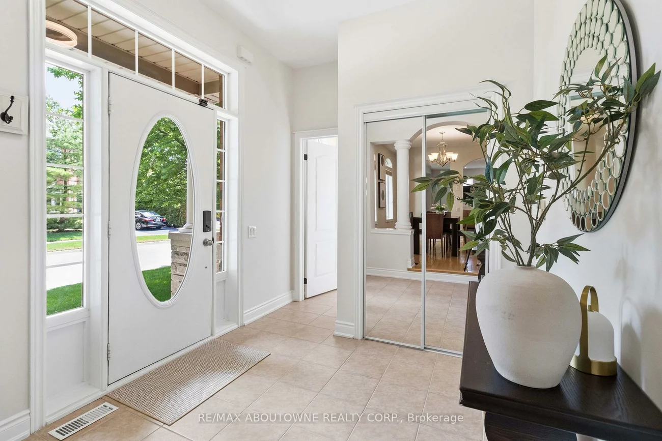 240, Duskywing, 1001 - BR Bronte, Oakville