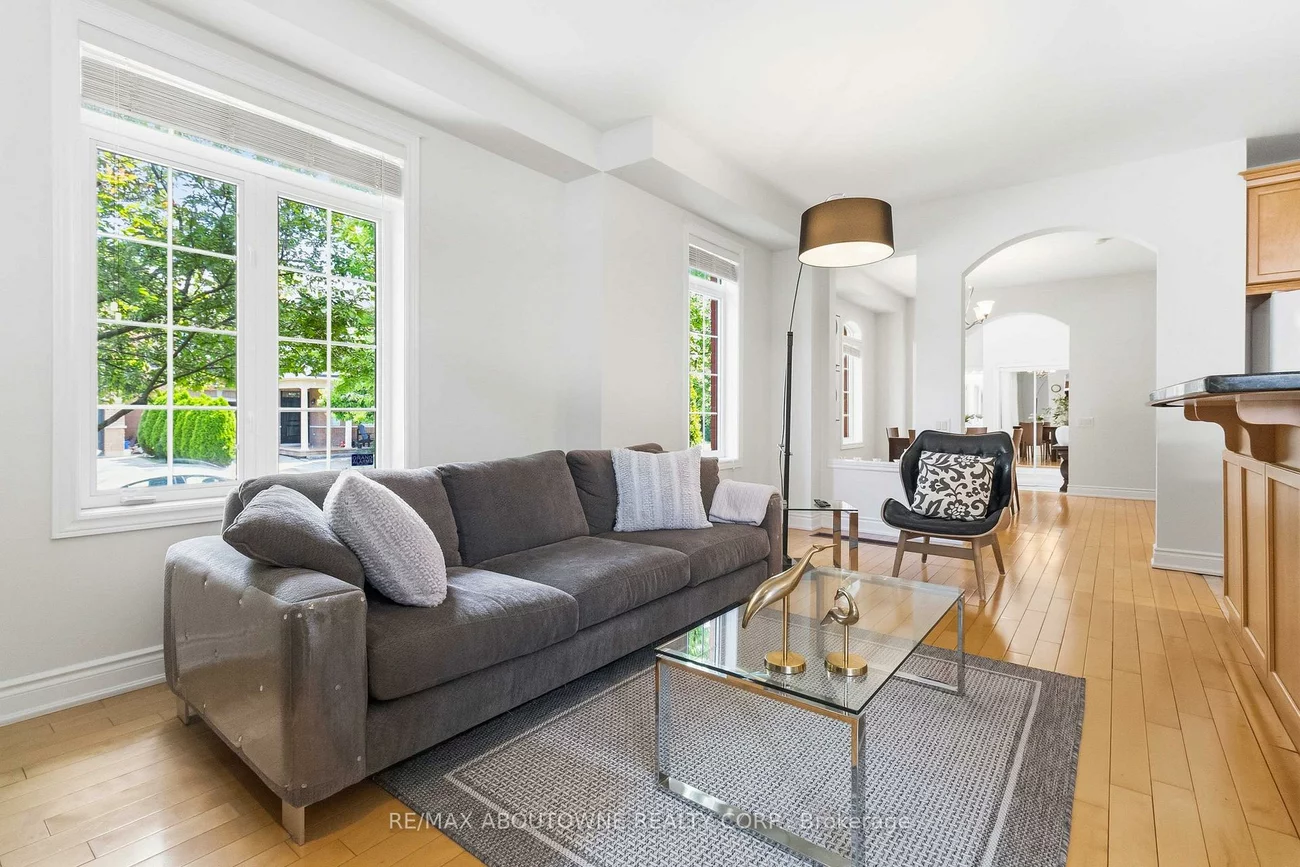 240, Duskywing, 1001 - BR Bronte, Oakville