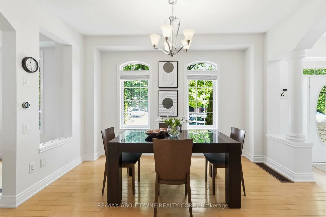 240, Duskywing, 1001 - BR Bronte, Oakville
